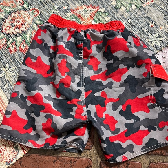 Red black gray camouflage swim trunks - Picture 3 of 3